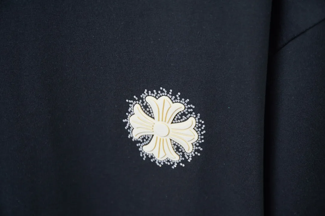 🅿️210 Ch*ome Hearte 25SS early spring new style, thick printed hot diamond short sleeves, light luxury, essential item for daily commuting for men and women, correct version, welcome to compare, detailed features · 320g 100% pure cotton double yarn jersey fabric · Special thickened 32 pieces of double-strand 1X1 threads custom dyed in the same vat · Imported Australian matte pearlescent diamonds ➕ Three-dimensional thick plate Croix heart letters · Double-needle sewing and cross-seam technology · Original main mark, washed tag, brand moisture-proof paper packaging Color: black/white/rose red/blue Size: S/M/L/XL